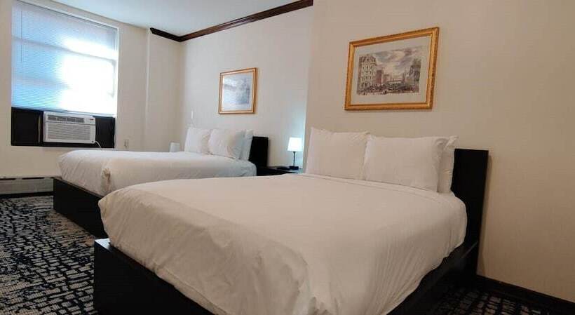 Night Hotel Broadway