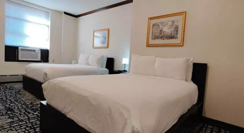 Night Hotel Broadway