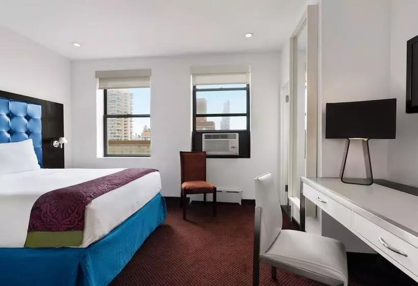 Night Hotel Broadway