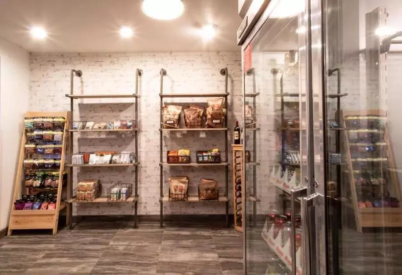 ホテル Oxford Suites Chico