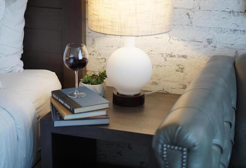 בית מלון כפרי Oxford Suites Chico