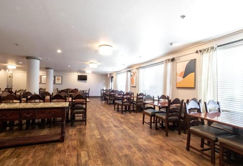 בית מלון כפרי Oxford Suites Chico