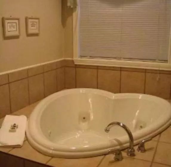 Hotel Pine Creek Country Inn