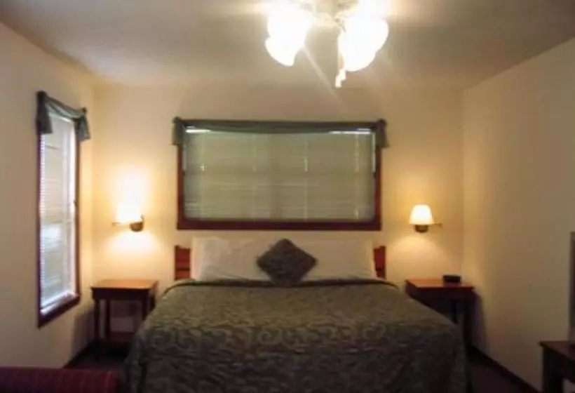 Hotel Pine Creek Country Inn