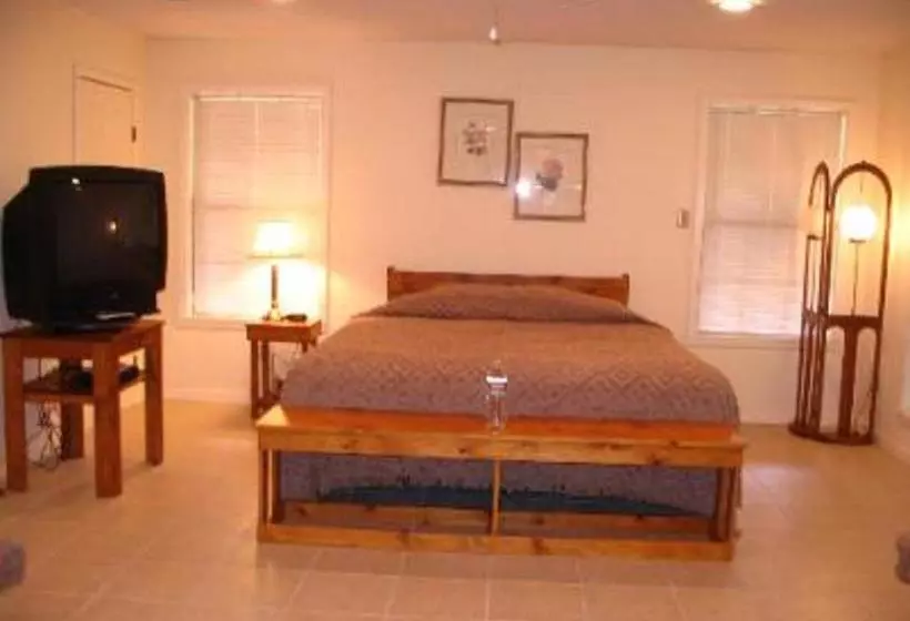 Hotel Pine Creek Country Inn