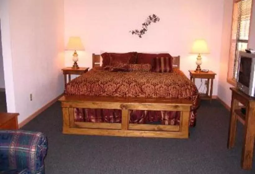 Hotel Pine Creek Country Inn