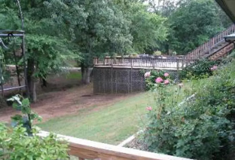 Hotel Pine Creek Country Inn