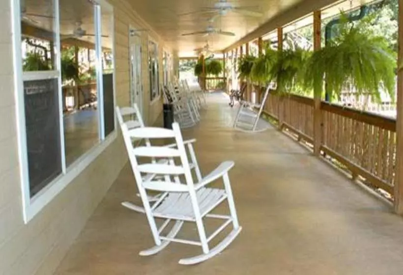 Hotel Pine Creek Country Inn