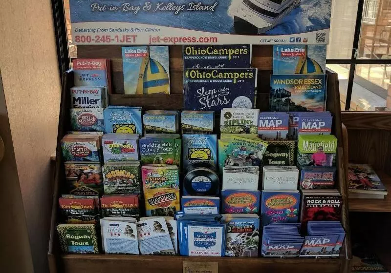 בית מלון כפרי South Shore Inn