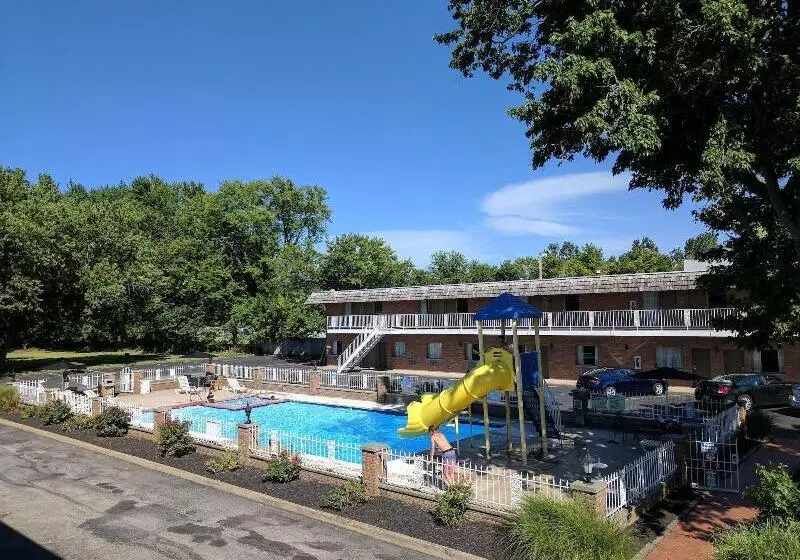 בית מלון כפרי South Shore Inn