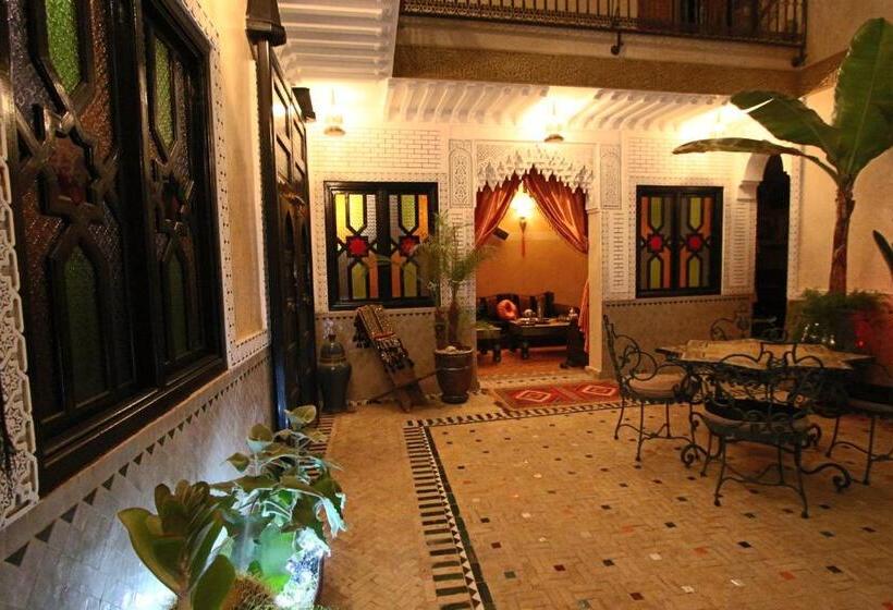 تختخواب و صبحانه Riad Makene Mouchkill