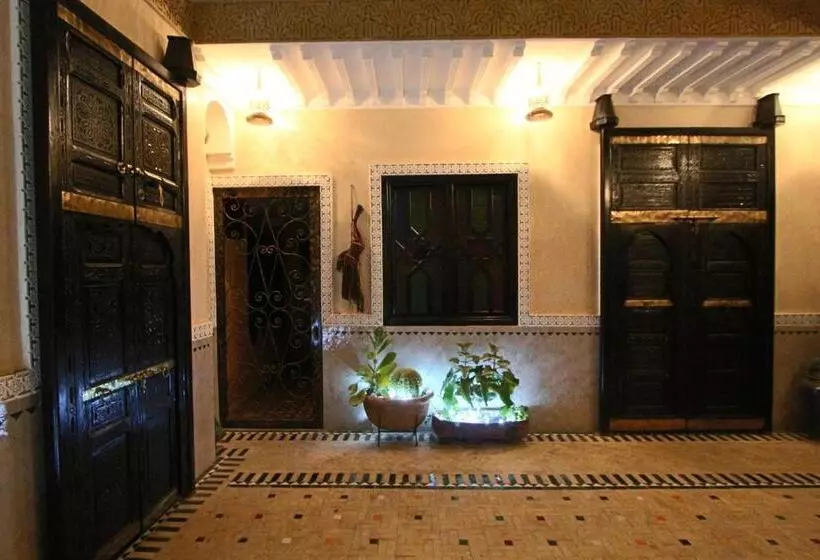 تختخواب و صبحانه Riad Makene Mouchkill