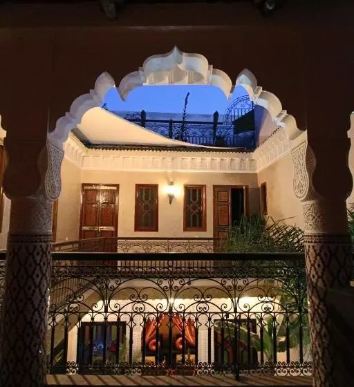 تختخواب و صبحانه Riad Makene Mouchkill