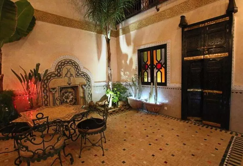 تختخواب و صبحانه Riad Makene Mouchkill