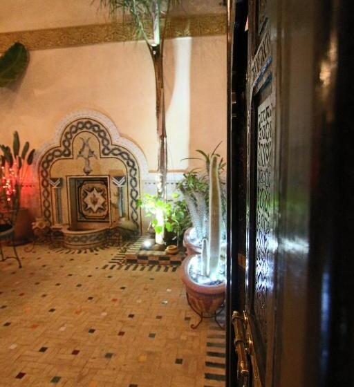 تختخواب و صبحانه Riad Makene Mouchkill