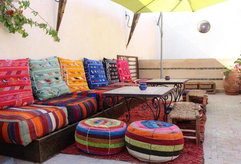 تختخواب و صبحانه Riad Makene Mouchkill