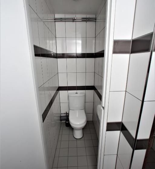 Urbany Hostel London 18 40 Years Old