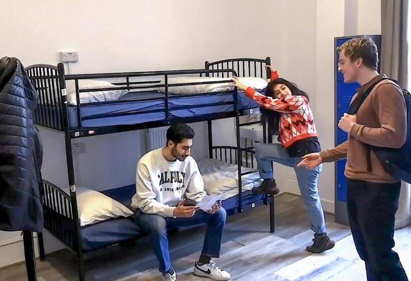 Urbany Hostel London 18 40 Years Old