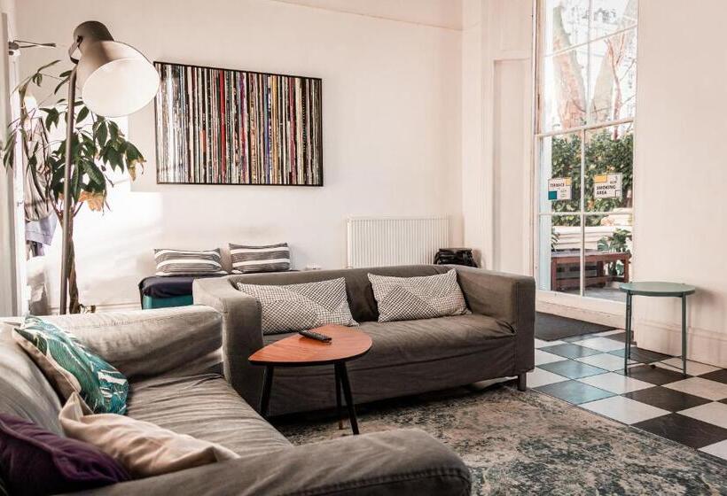 Urbany Hostel London 18 40 Years Old