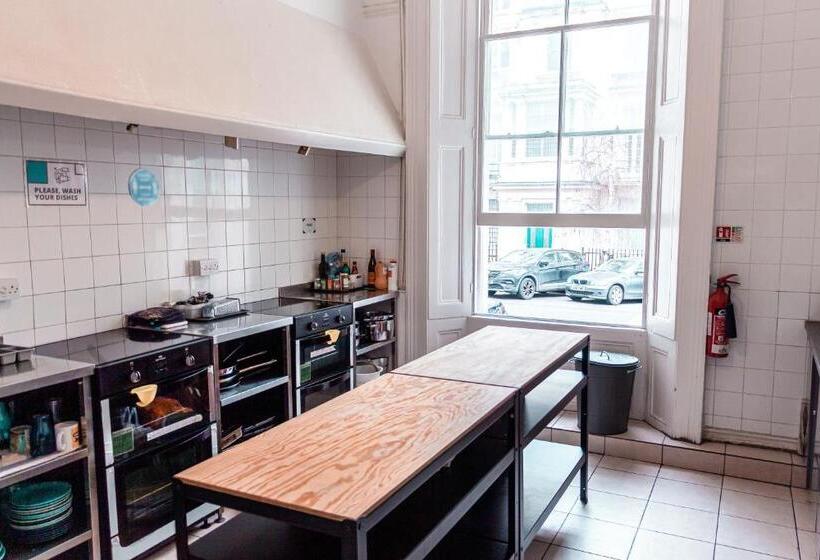 Urbany Hostel London 18 40 Years Old