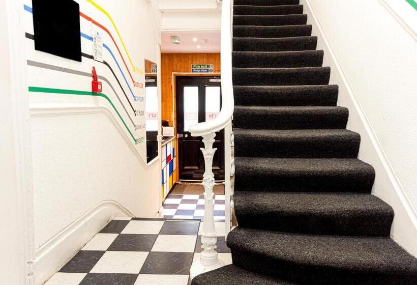 Urbany Hostel London 18 40 Years Old