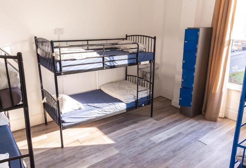 Urbany Hostel London 18 40 Years Old