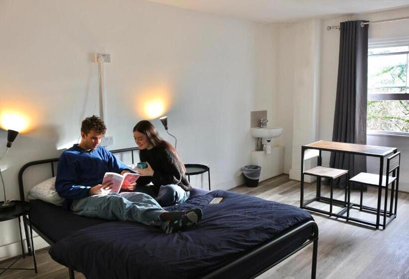 Urbany Hostel London 18 40 Years Old