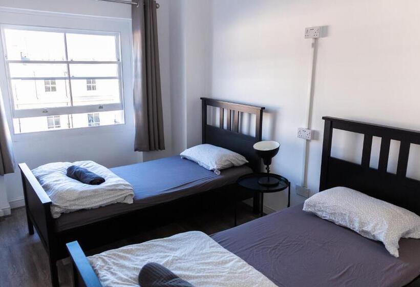 Urbany Hostel London 18 40 Years Old