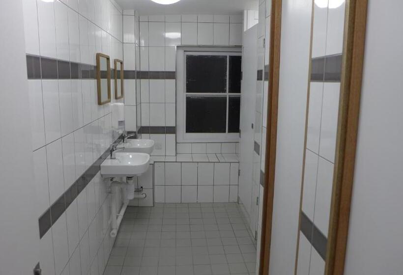 Urbany Hostel London 18 40 Years Old