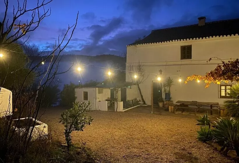 تختخواب و صبحانه Finca Serrato