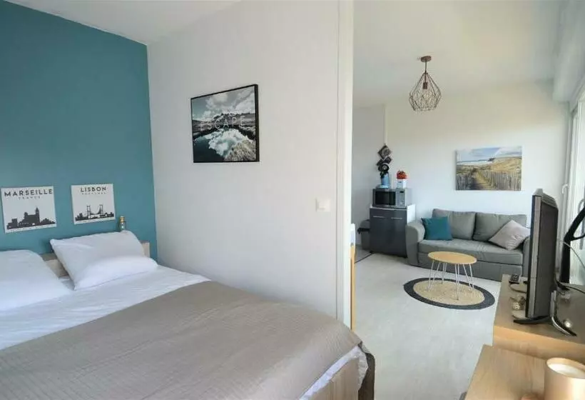 Studio Avec Chambre   Balcon Et à 20m De La Mer