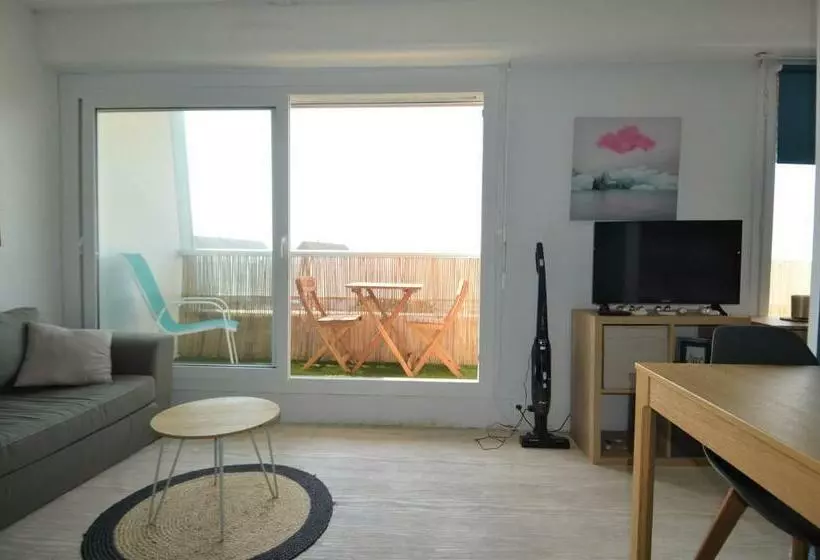 Studio Avec Chambre   Balcon Et à 20m De La Mer