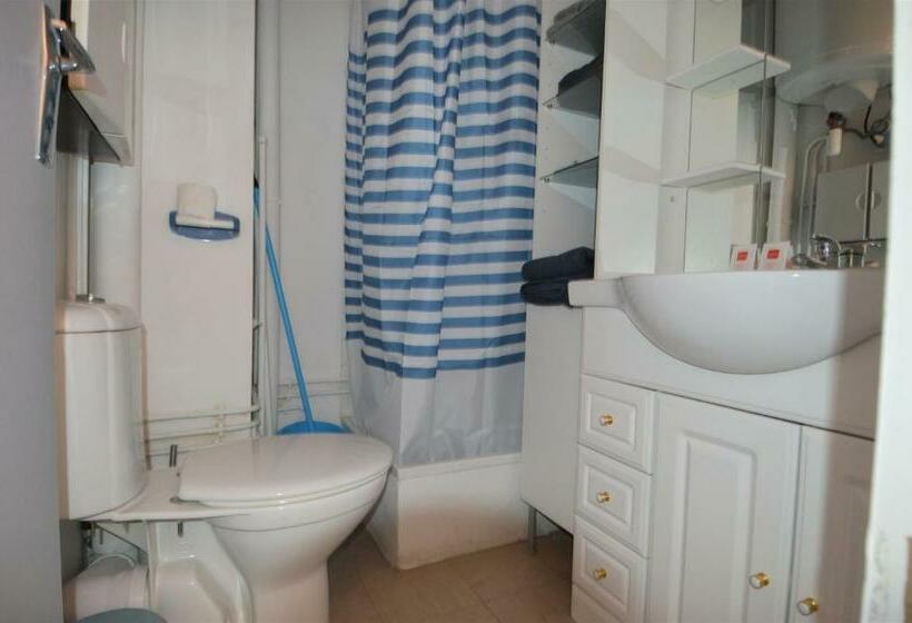 Studio Avec Chambre Balcon Et à 20m De La Mer