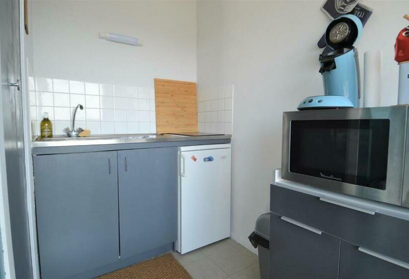 Studio Avec Chambre Balcon Et à 20m De La Mer