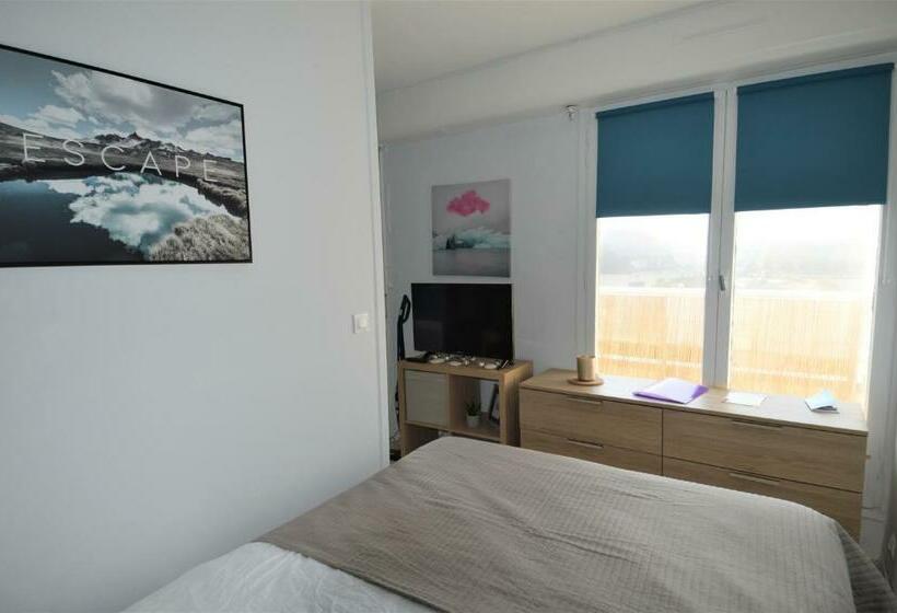 Studio Avec Chambre Balcon Et à 20m De La Mer