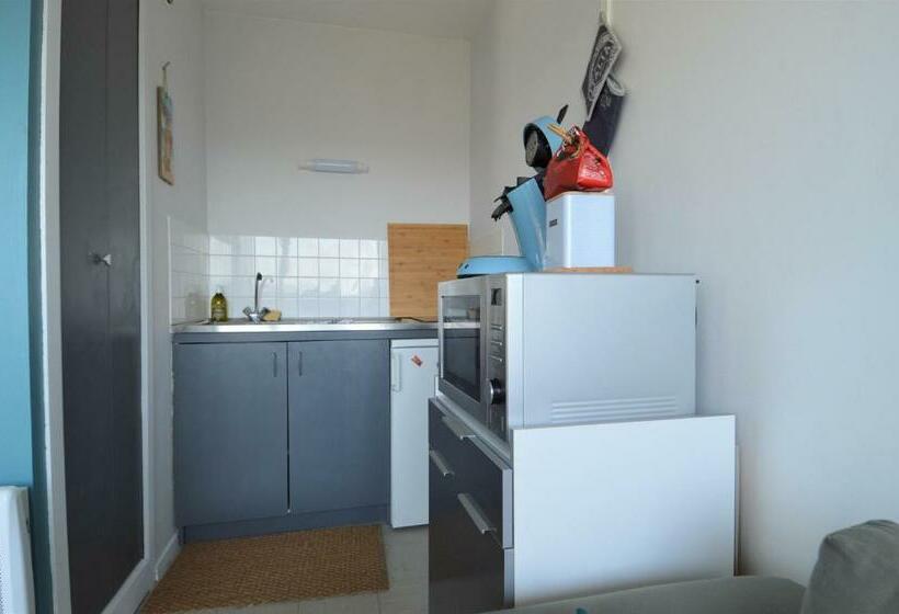 Studio Avec Chambre Balcon Et à 20m De La Mer