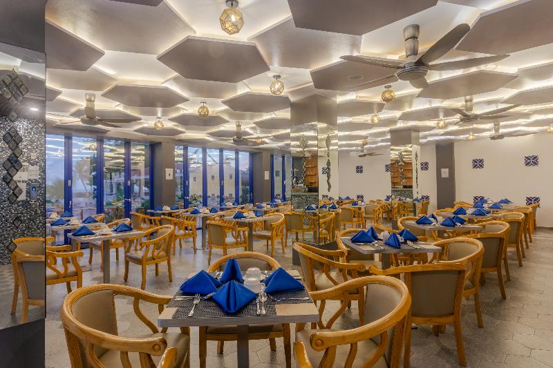 هتل Kaani Palm Beach