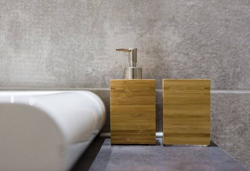 Newly Renovated 100m² Stylish Urban Flat