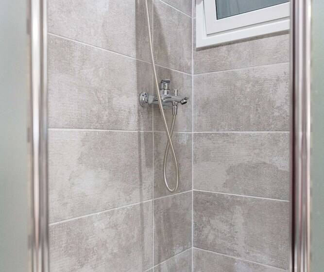 Newly Renovated 100m² Stylish Urban Flat