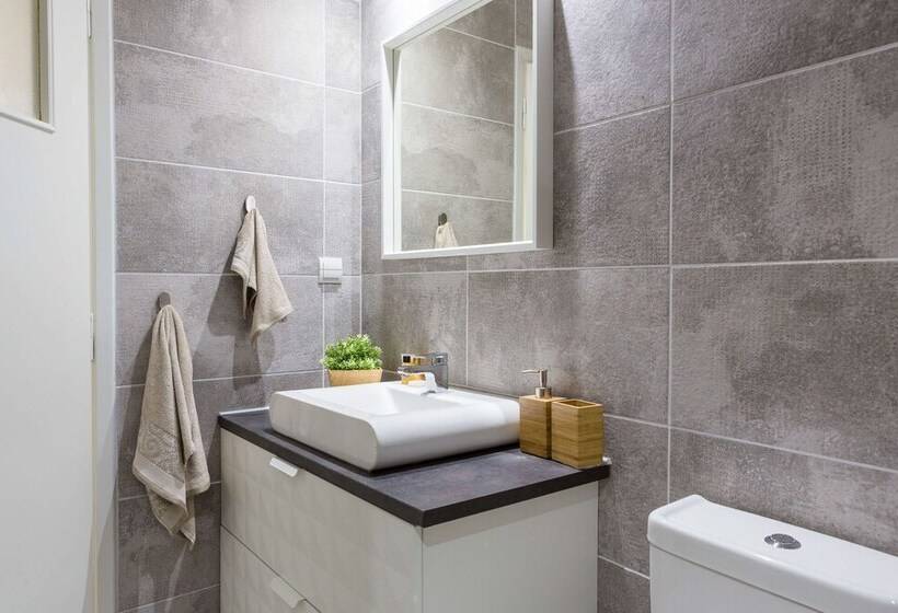 Newly Renovated 100m² Stylish Urban Flat