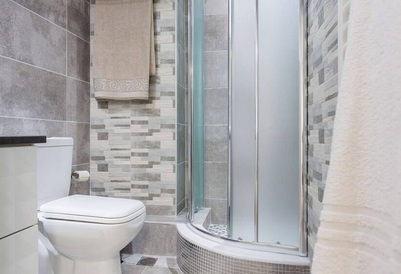 Newly Renovated 100m² Stylish Urban Flat