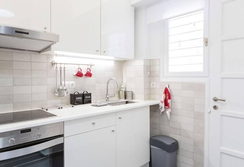 Newly Renovated 100m² Stylish Urban Flat