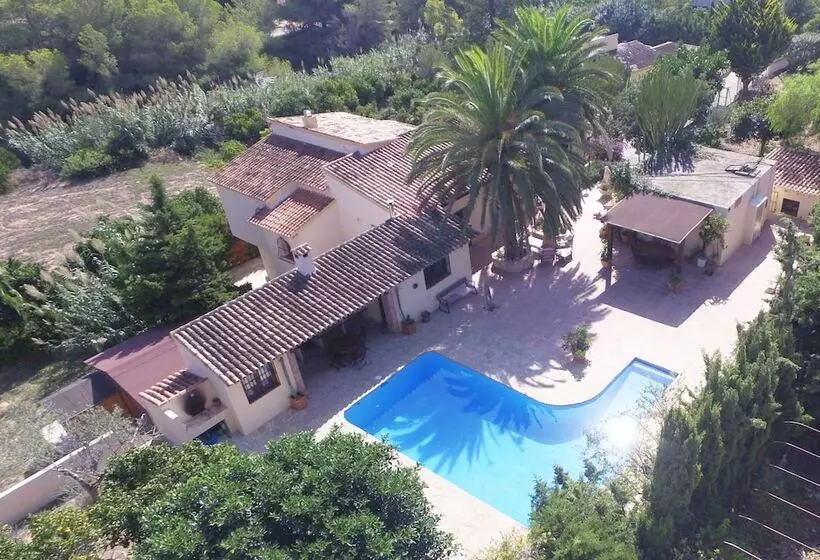 Private & Luxurious Villa With Pool   Lots Of Space & Short Walk To The Sea