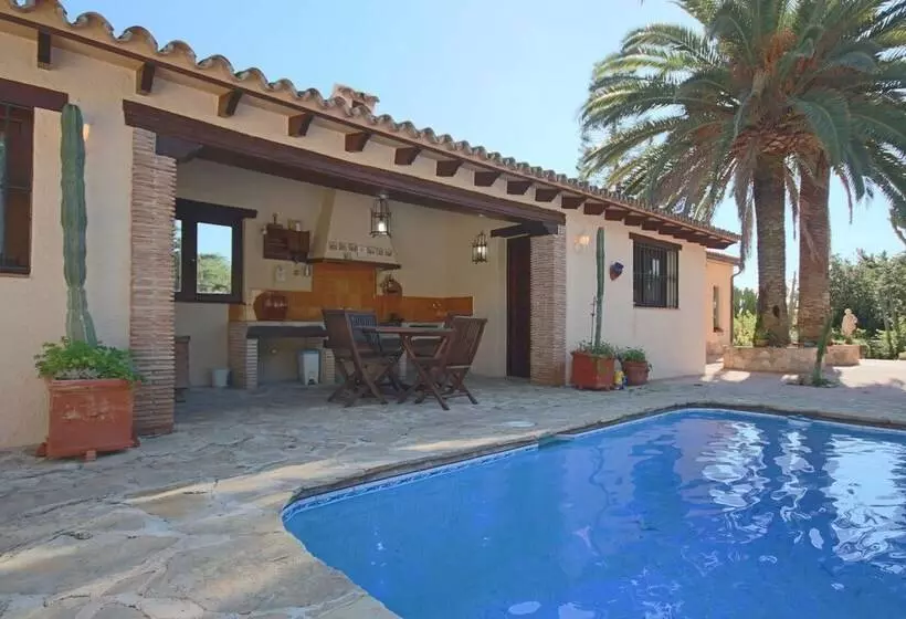 Private & Luxurious Villa With Pool   Lots Of Space & Short Walk To The Sea