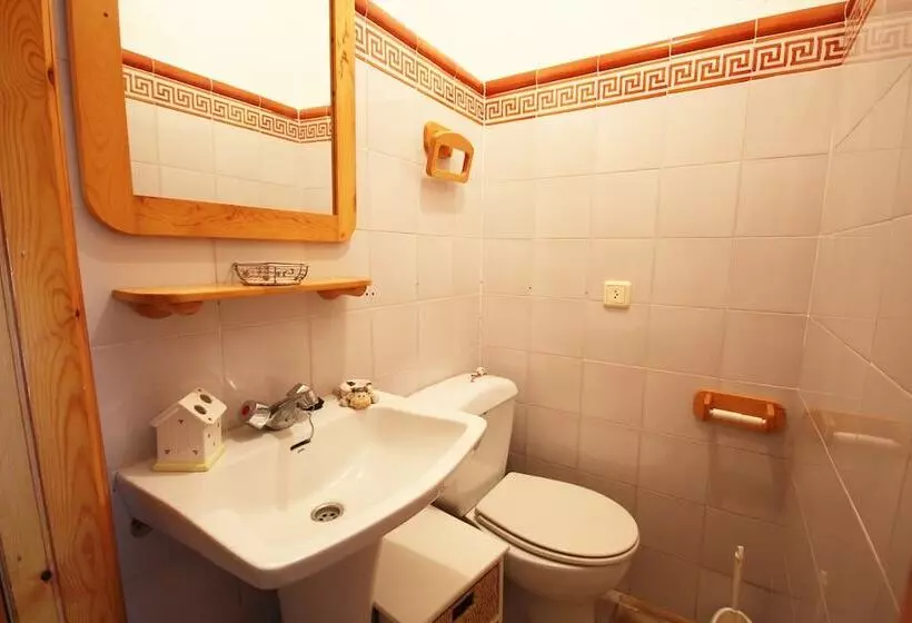 Private & Luxurious Villa With Pool   Lots Of Space & Short Walk To The Sea