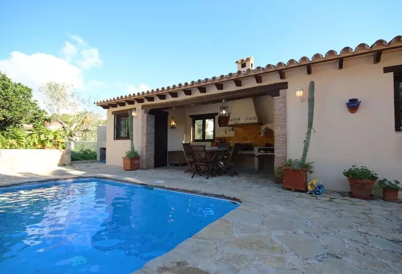 Private & Luxurious Villa With Pool   Lots Of Space & Short Walk To The Sea