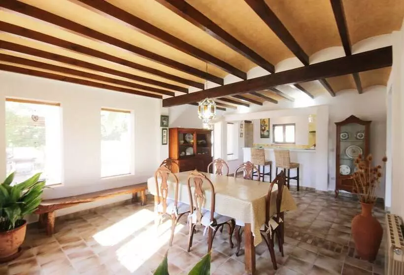 Private & Luxurious Villa With Pool   Lots Of Space & Short Walk To The Sea