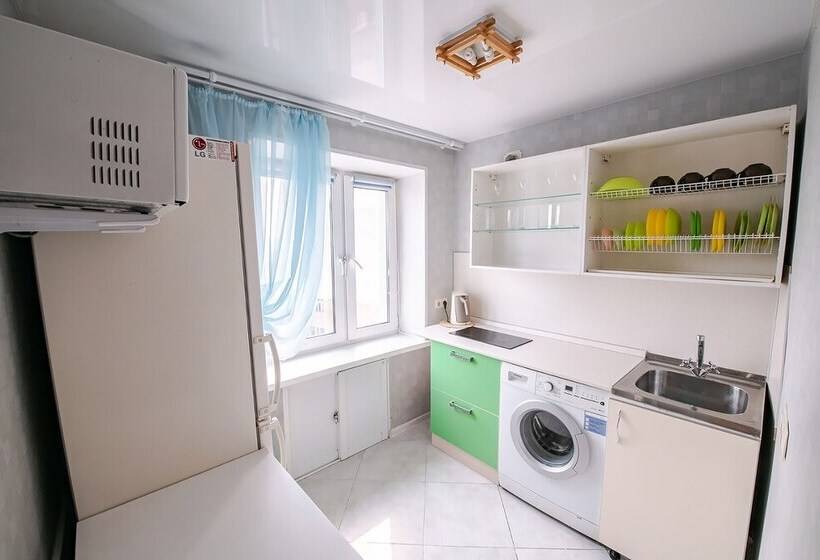 Apartment On Leonova 21a