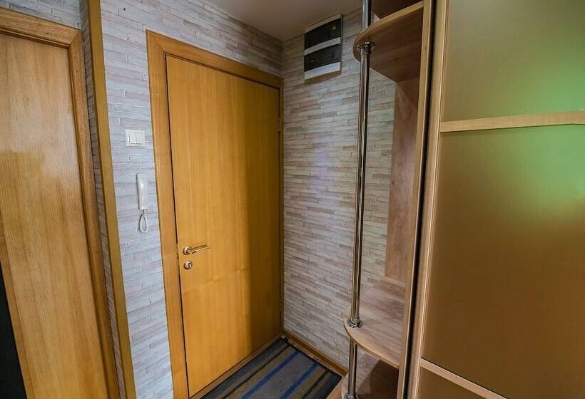 Apartment On Leonova 21a