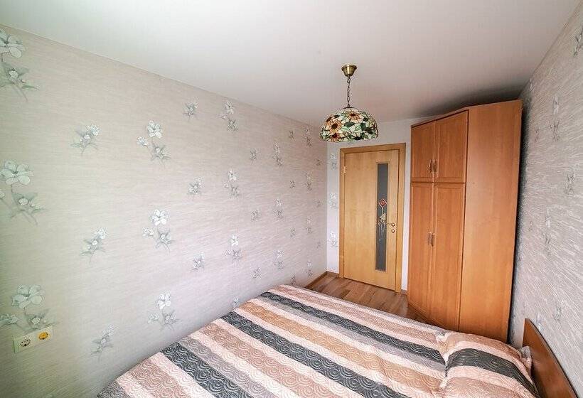 Apartment On Leonova 21a